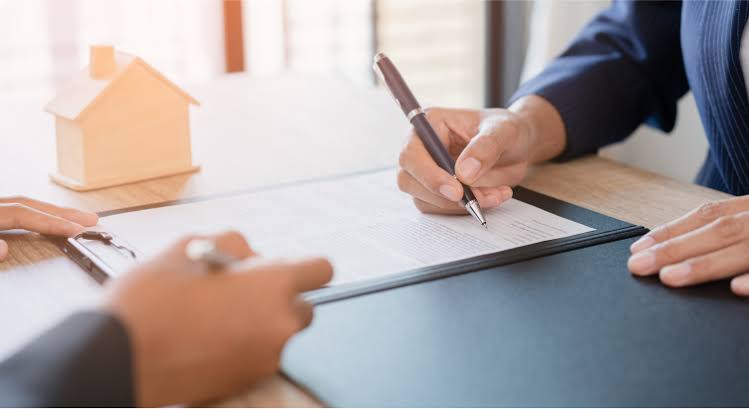 Why homeowners in NSW should always verify their builder’s licence before signing a contract